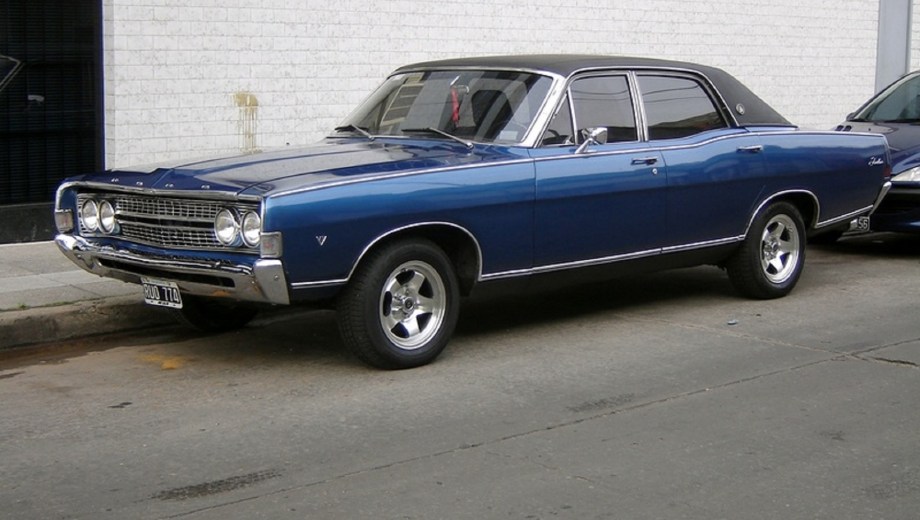 Ford Fairlane.