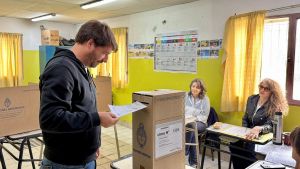 Elecciones 2025: Rodrigo Buteler emitió su voto en Cipolletti y reforzó la idea de una ciudad presente en «las decisiones del Congreso»