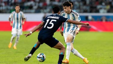 El representante de Soulé le metió presión a Scaloni y sugirió que podría jugar en Italia