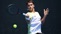 Imagen de Ugo Carabelli le ganó el duelo de argentinos a Etcheverry en el Masters 1000 de París: Comesaña, eliminado