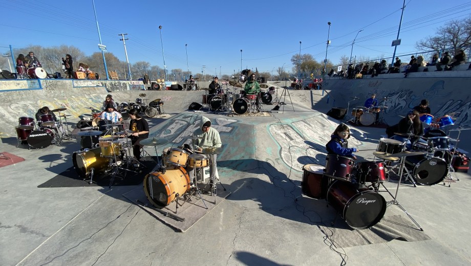El año pasado, más de 30 bateristas tocaron juntas. En esta nueva edición busca superar los 50.. Gentileza. 
