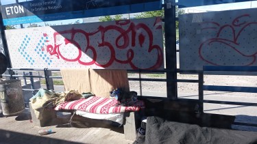 Pobreza en Neuquén: los indicadores mejoran, pero la realidad cuenta otra historia