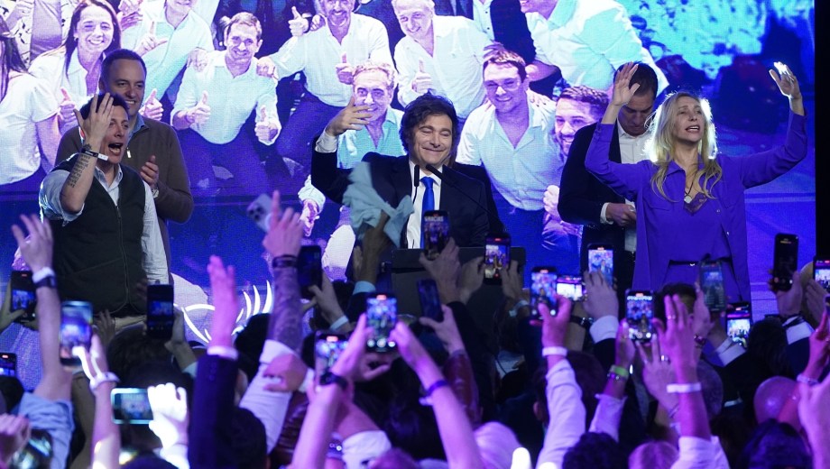 Javier Milei festejó el triunfo de La Libertad Avanza. (Foto: Clarín Fotografía).