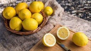 Para qué sirve sumar limón a la comida: el beneficio saludable que cuida el corazón