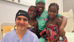 De Neuquén a África: el cirujano pediátrico que cruzó el océano para operar a 100 niños