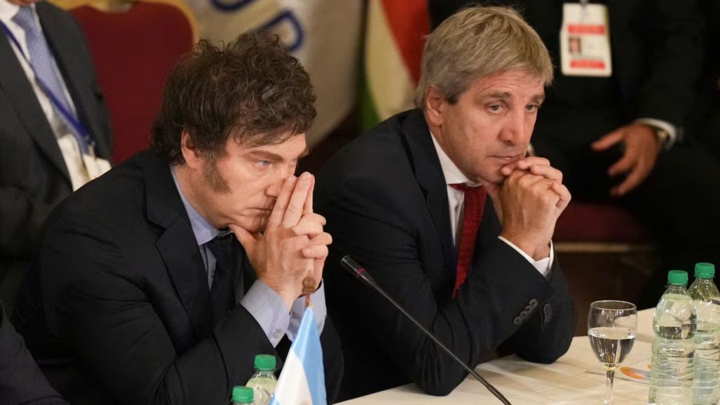Luis Caputo desembarcó en Washington con una meta clave: asegurar el  respaldo financiero de Estados Unidos - Diario Río Negro