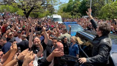 Javier Milei busca votos para La Libertad Avanza: visitó Chaco y pidió que «no aflojen», ¿cómo sigue su campaña en Corrientes?
