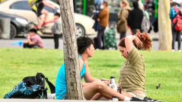 El calor se instaló en el Alto Valle: viernes con máximas de 33°C y posibilidad de lluvia, ¿qué pasa con el viento?