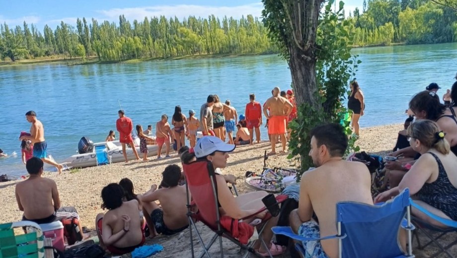 La costa del río Limay tiene seis zonas habilitadas para bañarse. Foto: Gentileza
