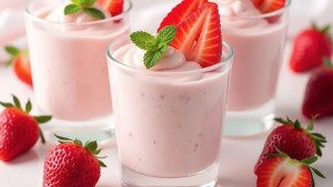 Postre frío de frutillas sin TACC y sin horno: la receta fácil para aprovechar la fruta de temporada 