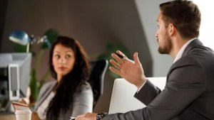 Psicología: qué significa interrumpir constantemente la palabra del otro