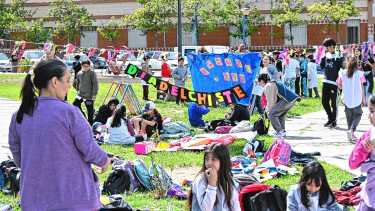 Diez años del Día del Chiste en Roca: «Para nosotros la risa es cosa seria»