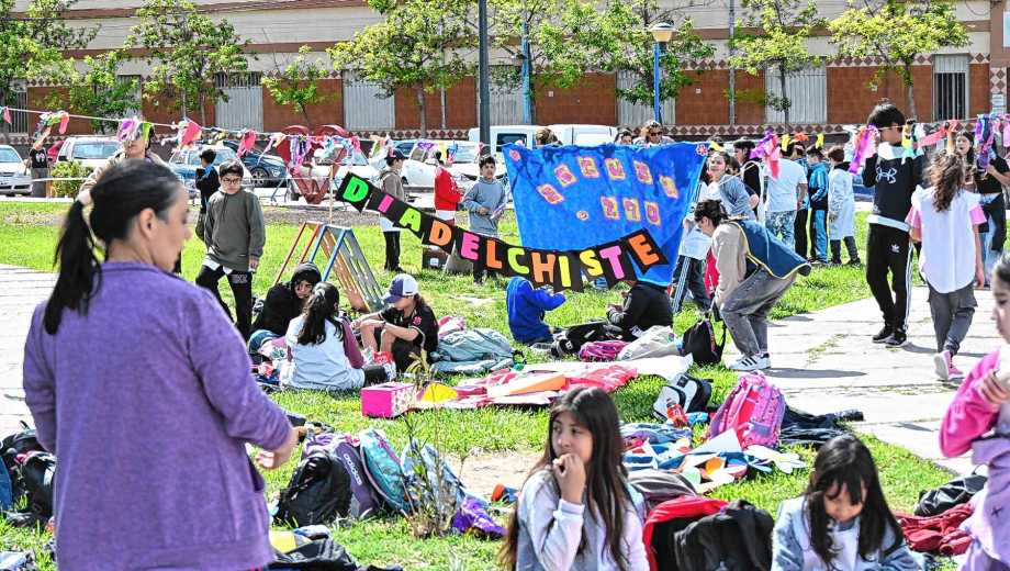 10 años del Día del Chiste en Roca. Foto Juan Thomes. 