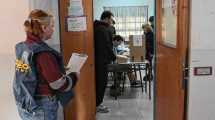 Imagen de Elecciones 2025 en Chubut: largas filas por el debut de la Boleta Única y un 68% participación