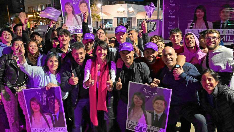 Lorena Villaverde votó en Cipolletti, pero se fue a festejar a Roca. (Foto: Andrés Maripe).-