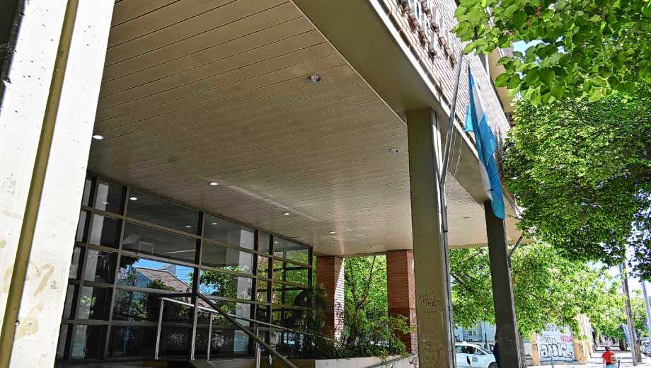 Ambos condenados deberán cumplir penas de prisión efectiva. Foto Juan Thomes.