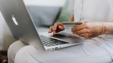 Tarjeta de crédito: la “avivada” financiera para ganar plata antes de pagar el total