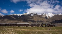 Imagen de La Trochita revive el lejano Oeste con un espectáculo único en la Patagonia 