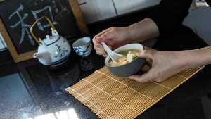 Viaje al corazón de la cocina japonesa en Viedma: así cocinan Leo Kiichi Uchiumi y Romina en «Kiyro»