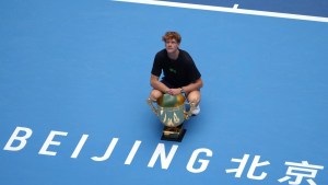 Jannik Sinner campeón del ATP de Beijing: aplastó a Learner Tien y mantiene su racha de títulos