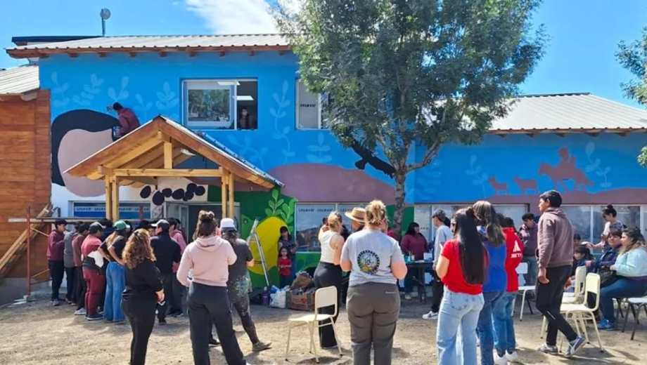 El CPEM 97 se inauguró en 2022 y funcionó en espacios prestados hasta 2024. Foto gentileza.