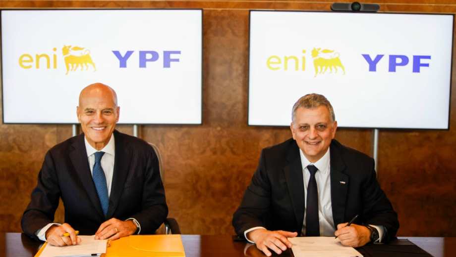 Los titular de Eni e YPF sellaron el acuerdo técnico para el plan exportador.