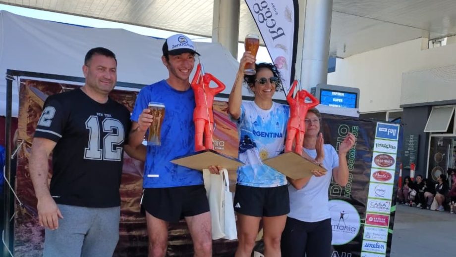 Kevin Duré, de Zapala, y la roquense Belén Sepúlveda se consagraron en los 16K. (Foto: Gentileza Bien de Allen)