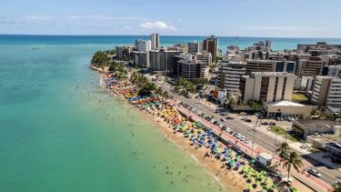 Ni Copacabana ni Ipanema: la nueva playa de Brasil que se presenta como un destino más económico