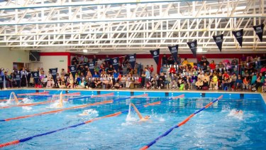 Natatorio municipal de Cutral Co: entre la salud y la competencia