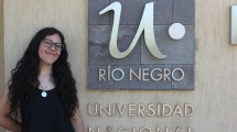 Imagen de Gimena, la egresada de la Universidad de Río Negro que se distingue en el mundo por su excelencia académica