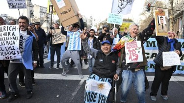 Tensión en el Congreso durante la marcha de los jubilados: empujones y reclamos por la emergencia en discapacidad