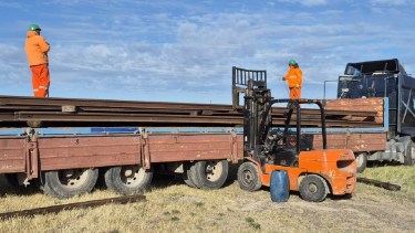 Modernización clave del Tren Patagónico: llegaron los rieles para mejorar el tramo Viedma–Bariloche