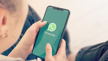 WhatsApp: cómo desactivar la función que te suma a grupos y por qué deberías hacerlo en octubre 2025