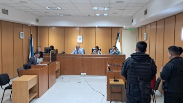 Robo doblemente agravado en Roca: la Fiscalía pidió penas de prisión efectiva para dos acusados