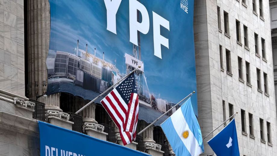 Fallo YPF: Argentina le pedirá a Luis Caputo y Massa que entreguen los chats que reclama la jueza Preska