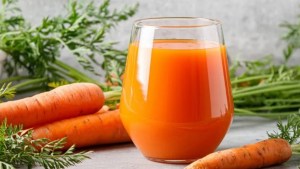 Refrescante y saludable: cómo preparar jugo de zanahoria y para qué es bueno