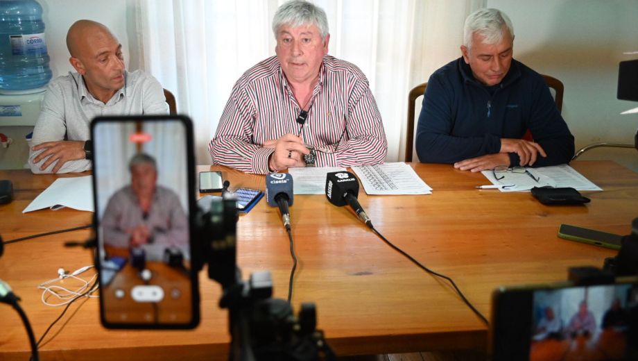 El intendente de Bariloche Walter Cortés expresó su descontento con la sentencia del Superior Tribunal de Justicia de Río Negro que le bajó el pulgar al referéndum. Foto: Chino Leiva