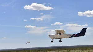 Regina vuelve a tener escuela de vuelo: el Aeroclub incorpora un nuevo avión Cessna 150