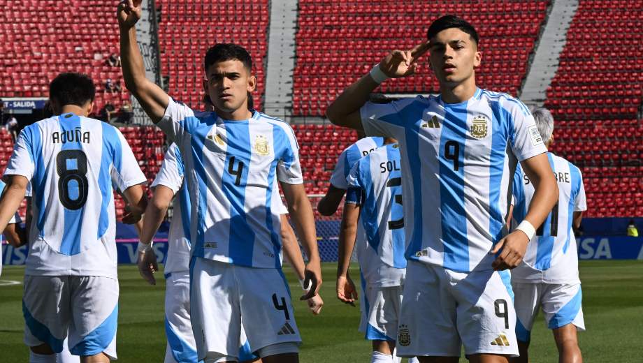 Argentina's forward #09 Alejo Sarco celebrates with teammate defender #04 Dylan Gorosito after scoring his team's first goal during the 2025 FIFA U-20 World Cup round of 16 football match between Argentina and Nigeria at the National Stadium in Santiago on October 8, 2025. (Photo by RODRIGO ARANGUA / AFP)