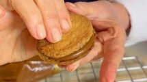 Imagen de Alfajores de nuez, la receta infalible de Dolli Irigoyen