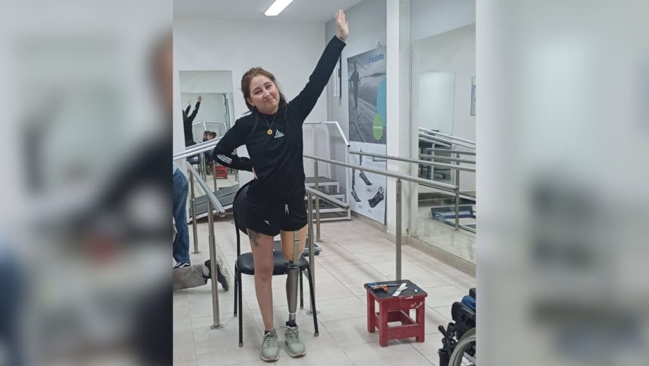 Alison Calfunao recibió su prótesis. 