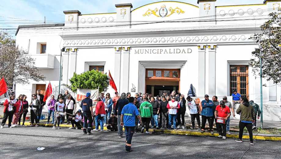 La disposición efectiviza el descuento de haberes por días de inasistencia por adhesión al paro. (Foto: Juan Thomes)