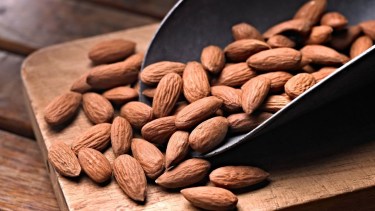 Las almendras, el superalimento que recomiendan los expertos: cuántas comer por día y qué beneficios aportan