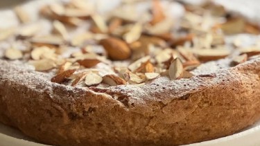 Cómo hacer una torta de naranja y almendras en poco tiempo