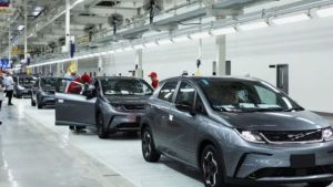 El Gobierno de Javier Milei lanzó una convocatoria para importar autos híbridos y eléctricos con arancel cero