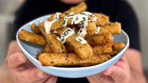 Lucite con estos bastones de papa crocantes