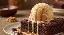 Imagen de Delicioso brownie de chocolate sin gluten: descubrí cómo hacerlo con helado casero