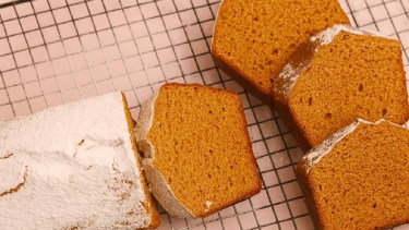Budín de dulce de leche en 5 pasos, recetón para compartir durante la merienda