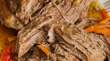 Imagen de Carne al horno bien jugosa y desmechada para acompañar con guarnición o en sandwinch