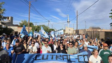 Cierres de campaña en Neuquén: caravanas y caminatas para buscar los últimos votos antes de la veda